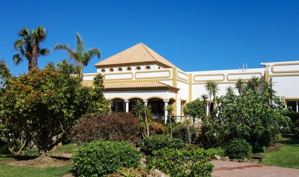 Blick auf das Hotelgebäude