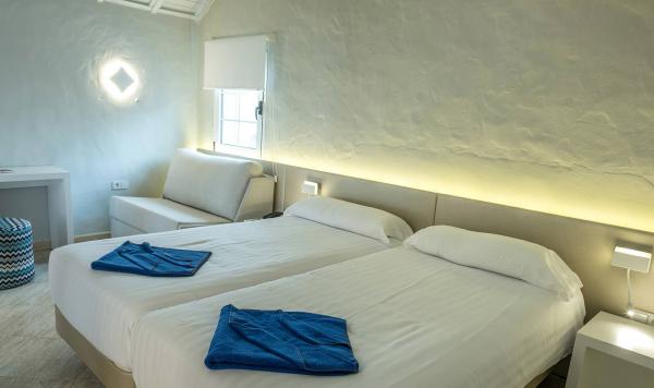 Doppelbett im Bungalow