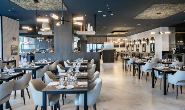 Tische im Restaurant
