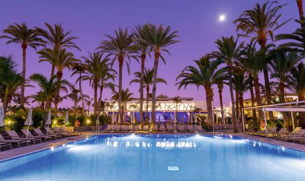 RIU Palace Palmeiras am Abend