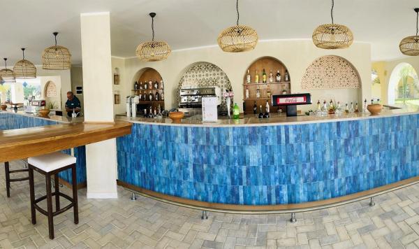 Poolbar mit modernem Look