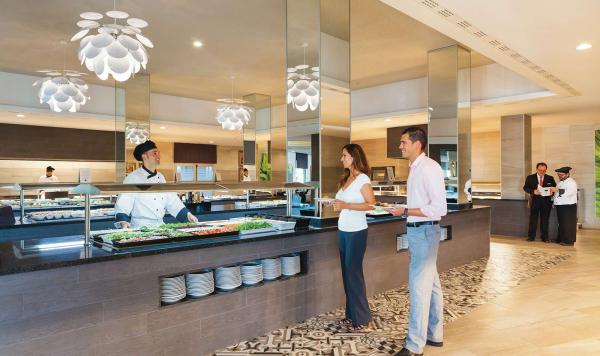 Buffet im Hauptrestaurant