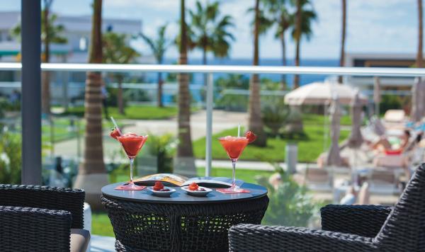 Terrasse in der Lounge Bar