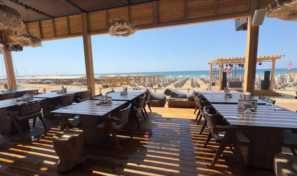 Strandrestaurant mit Ausblick