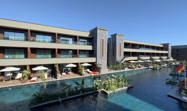 Direkter Gang zum Pool