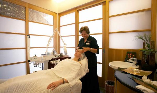 Schönheitsanwendung im Cluburlaub