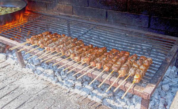 Leckere Spieße im Club