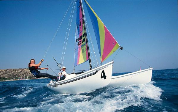 Katamaran auf dem Wasser