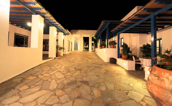 Ladenstrassein Richtung Rezeption