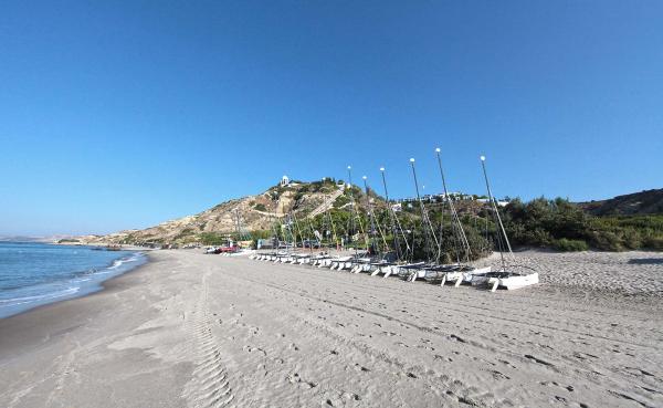 Katamarane am Strand