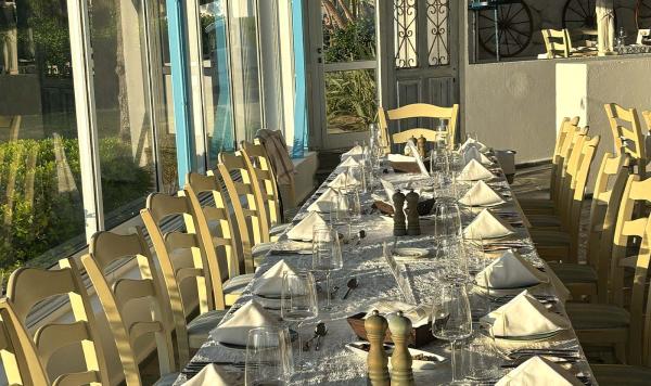 Tisch im Restaurant Taverna