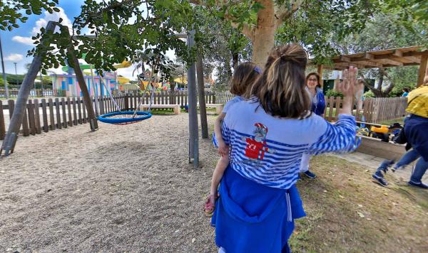 Kinderspielplatz mit Betreuung