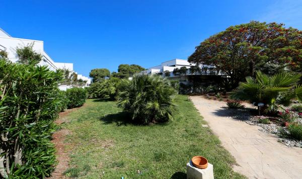 Gartenanlage mit Wohngebäuden