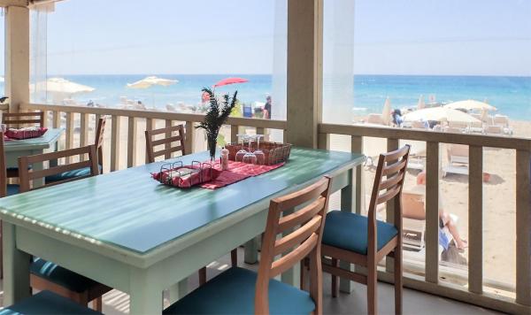 Tisch auf der Veranda