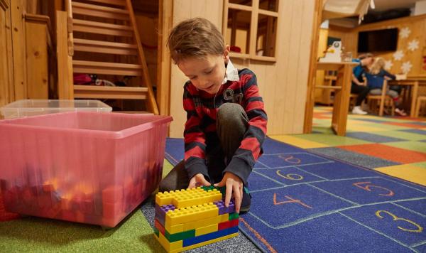 Kinderbetreuung in der Alpenrose Zürs