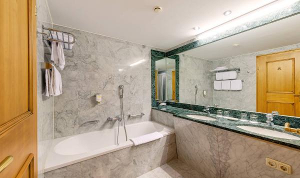 Badezimmer in Suite/Familienzimmer