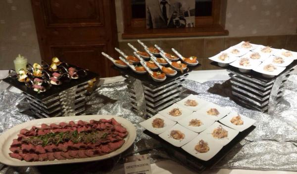 Essen in der Alpenrose Zuers