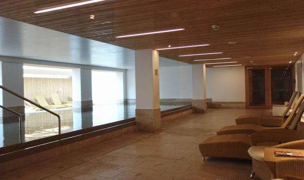 Schwimmbad Club Alpenrose Zuers