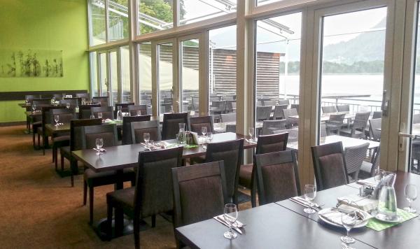 Restaurant mit Seeblick