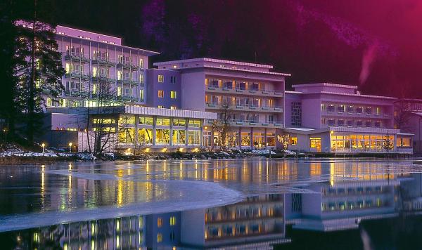 Robinson Landskron bei Nacht