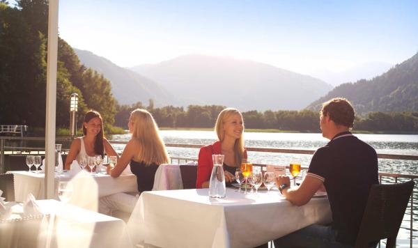 Essen mit Blick auf den See