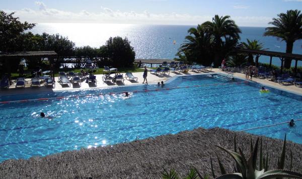 Bahnen schwimmen im Pool