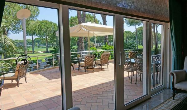 Terrasse im Golfclub