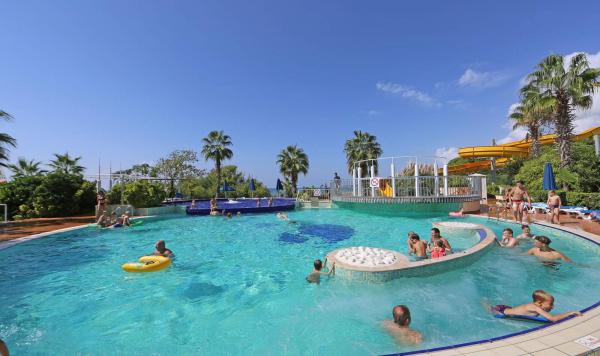 Pool im Robinson Pamfilya