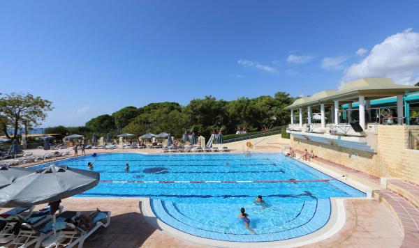 Bahnen schwimmen im Sportbecken