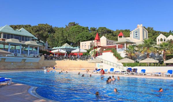 Pool im Robinson Pamfilya