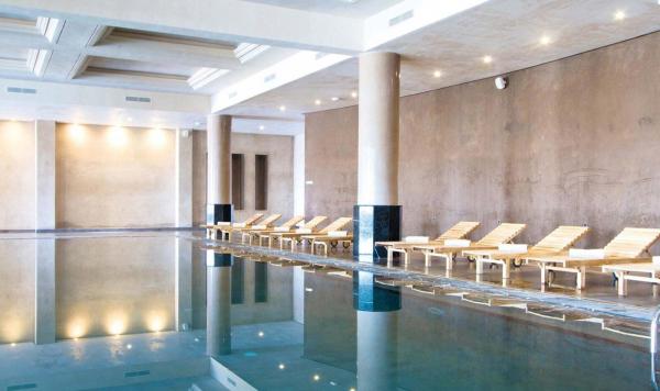 Indoor Pool mit Meerwasser