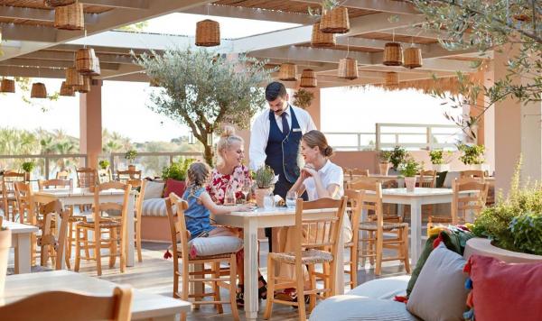 Im Restaurant Taverna im Hotel Olympia Oasis