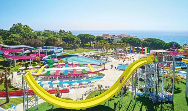 Aquapark mit tollen Wasserrutschen