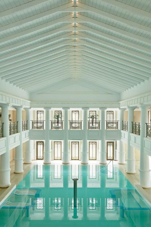 Hallenbad im Spabereich