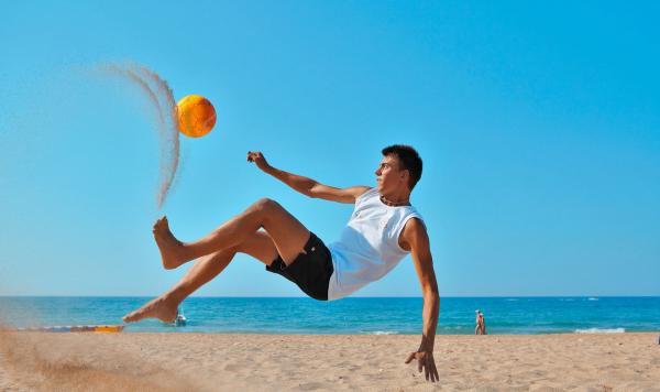 Fußball am Strand