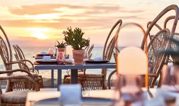 Am Tisch im Restaurant L Orient