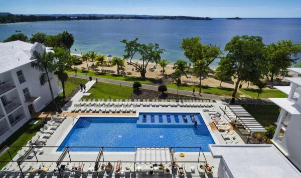 Luftaufnahme vom Pool