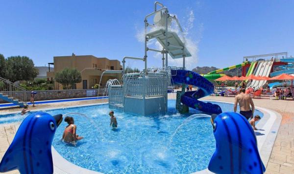 Aquapark mit Wasserrutschen