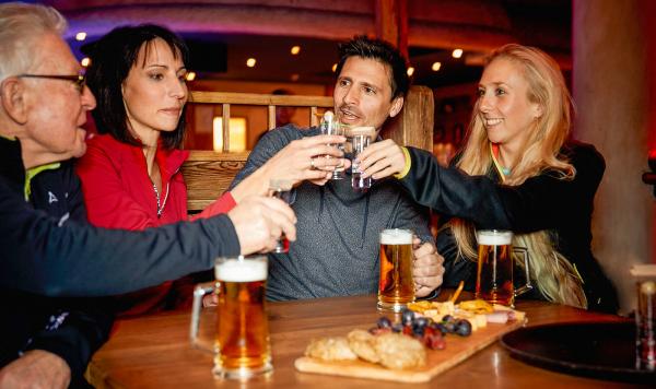 mit Freunden den Abend ausklingen lassen