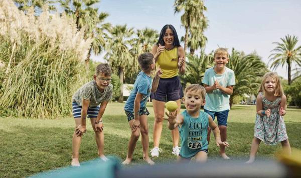 Kinder haben Spaß im Urlaub