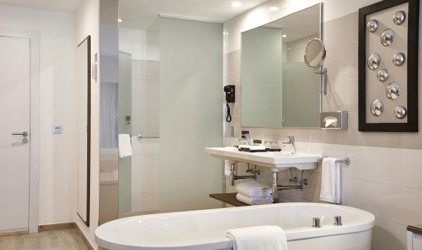 Bad in der Juniorsuite