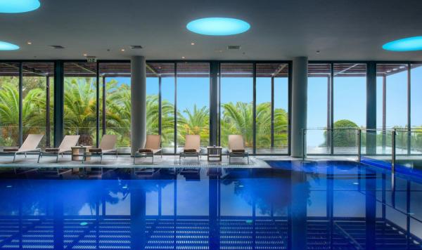 Hallenbad im Wellnessbereich