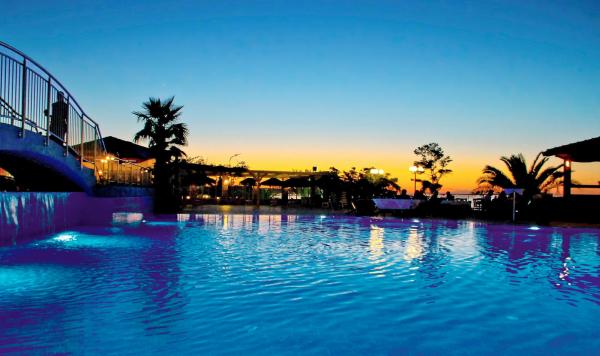 Abendstimmmung am Pool