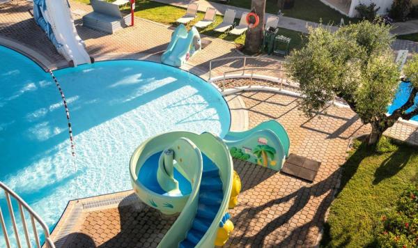 Wasserrutschen im Kinderpool