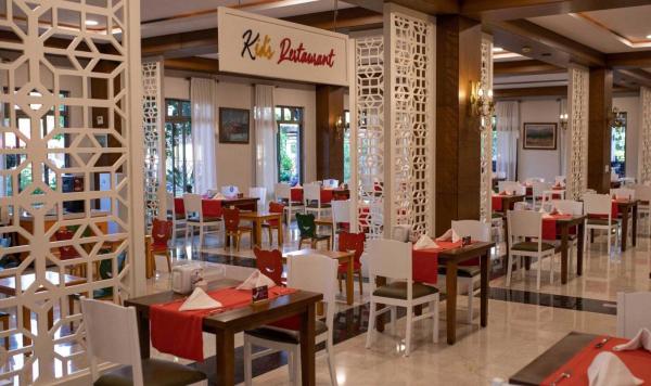 Tische im Kinderrestaurant