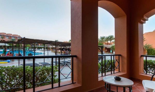 Wohnbeispiel Familienzimmer Poolblick