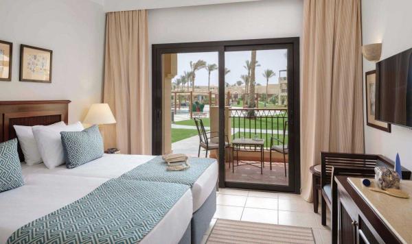 Wohnbeispiel Familienzimmer Poolblick