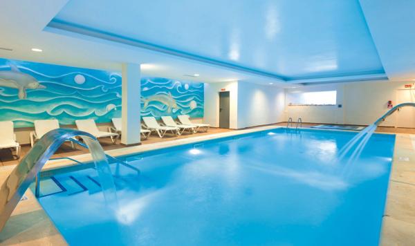 Hallenbad im Wellnessbereich