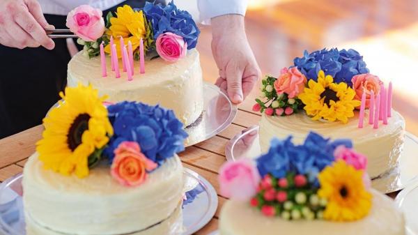 Schön dekorierte Torten