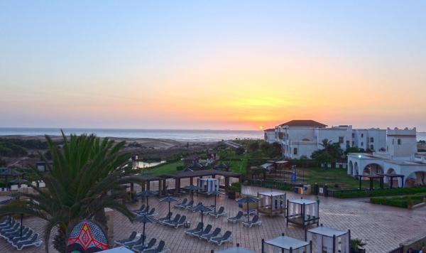 Clubanlage bei Sonnenuntergang